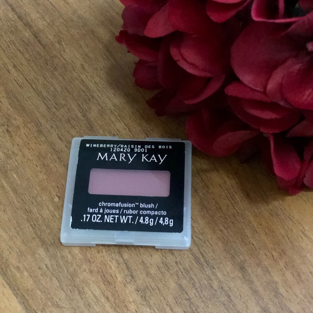 Mar Kay chromafusion blush in Wineberry